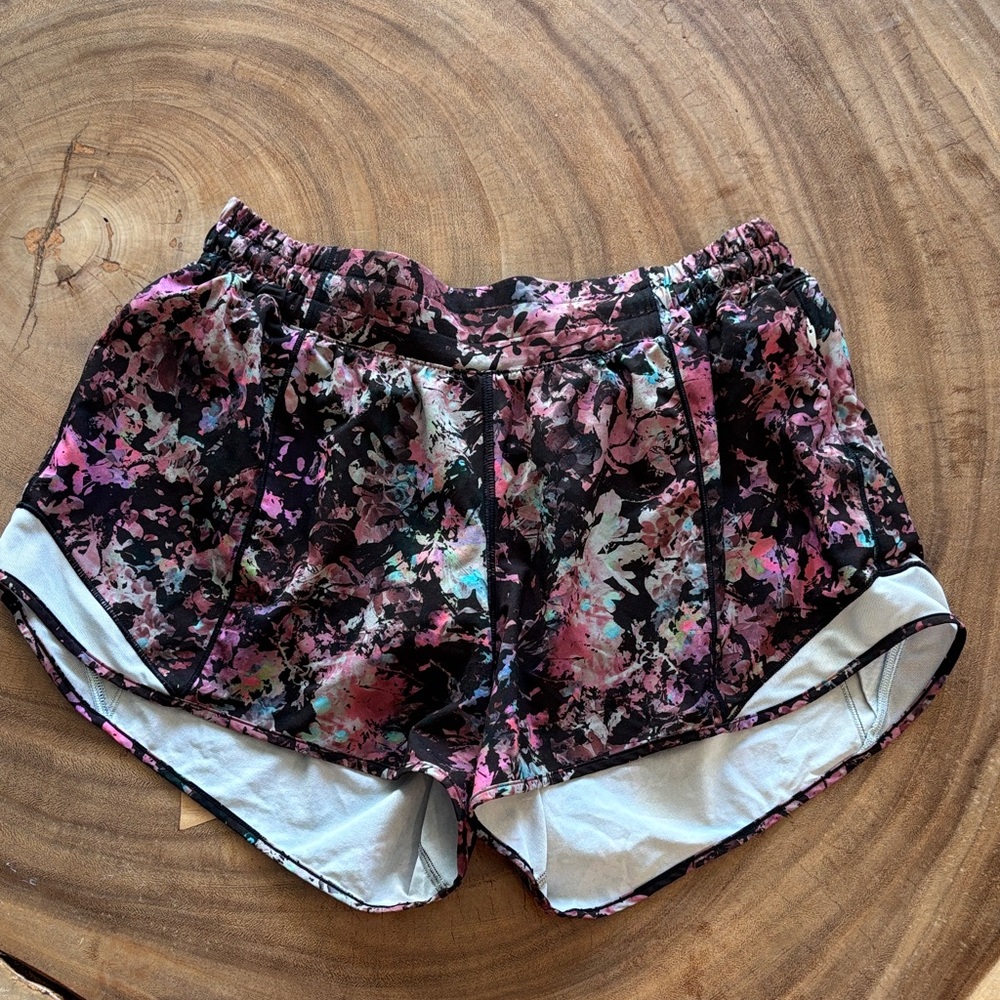 Lululemon Hotty Hot Shorts Low Rise 4” Inseam